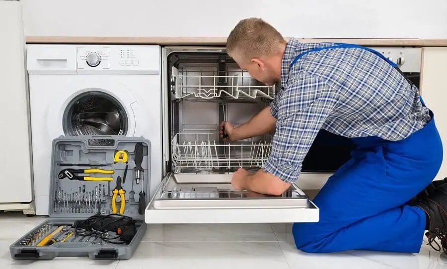 Çayırova Midea servisi teknisyen ekibi beyaz eşya tamiri yaparken